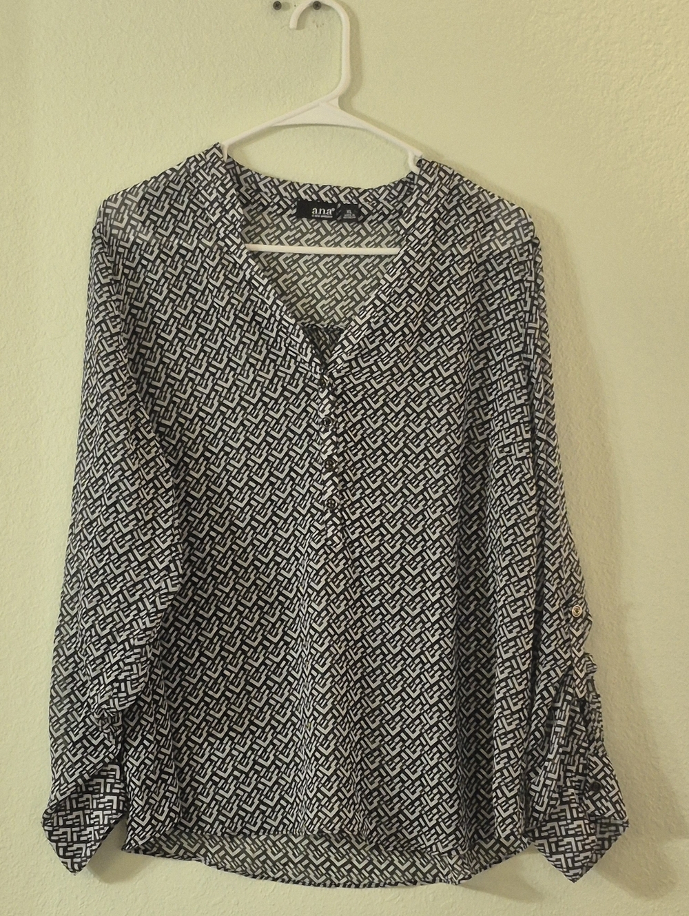 a.n.a Black & White Geometric V-Neck Button-Front Blouse